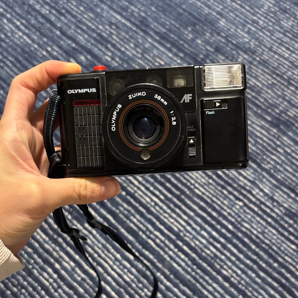 Olympus Quick Flash AFL Black 35mm Point-and-Shoot (Zuiko 38mm f/2.8 Lens)